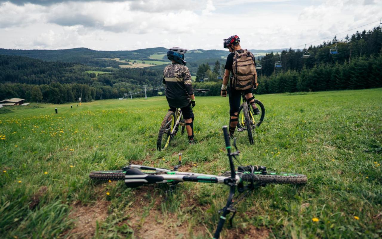 Rekreacni Domek Kobylnice Lipno リプノ・ナト・ヴルタヴォウ エクステリア 写真