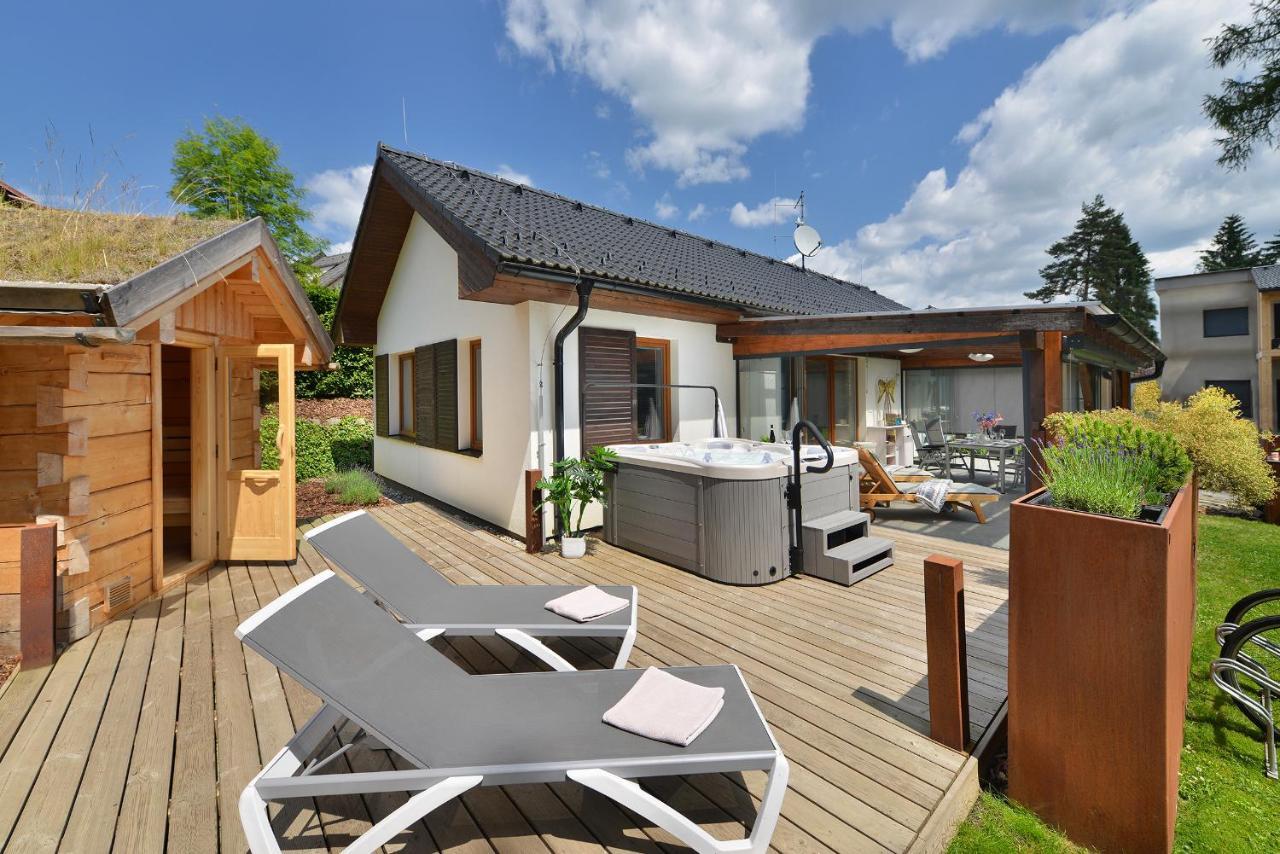 Rekreacni Domek Kobylnice Lipno リプノ・ナト・ヴルタヴォウ エクステリア 写真